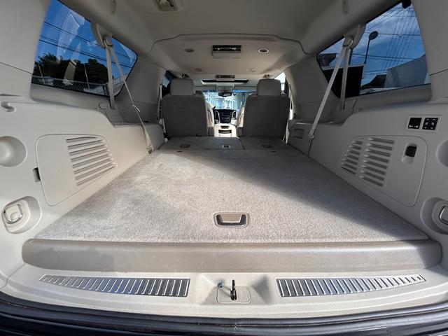 リア荷室も使用感を感じない綺麗さです