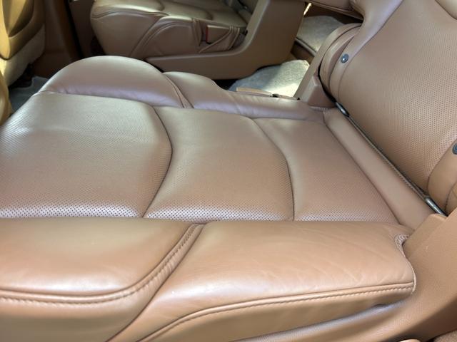 キャデラックエスカレード 　プラチナム　正規ディーラー車　アダクティブクルーズ　マグネティックライドコントロース　ナビ　地デジ　バック＆フロント＆全周囲カメラ　アップルカープレイ　ヘッドレスト＆フリップダウンモニター電動ステップ（20枚目）