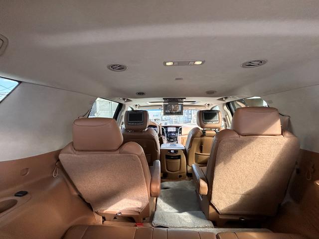 キャデラックエスカレード 　プラチナム　正規ディーラー車　アダクティブクルーズ　マグネティックライドコントロース　ナビ　地デジ　バック＆フロント＆全周囲カメラ　アップルカープレイ　ヘッドレスト＆フリップダウンモニター電動ステップ（22枚目）