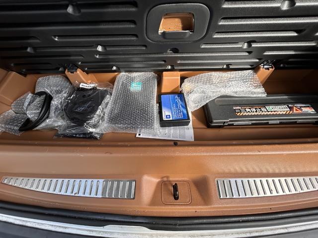 キャデラックエスカレード 　プラチナム　正規ディーラー車　アダクティブクルーズ　マグネティックライドコントロース　ナビ　地デジ　バック＆フロント＆全周囲カメラ　アップルカープレイ　ヘッドレスト＆フリップダウンモニター電動ステップ（24枚目）