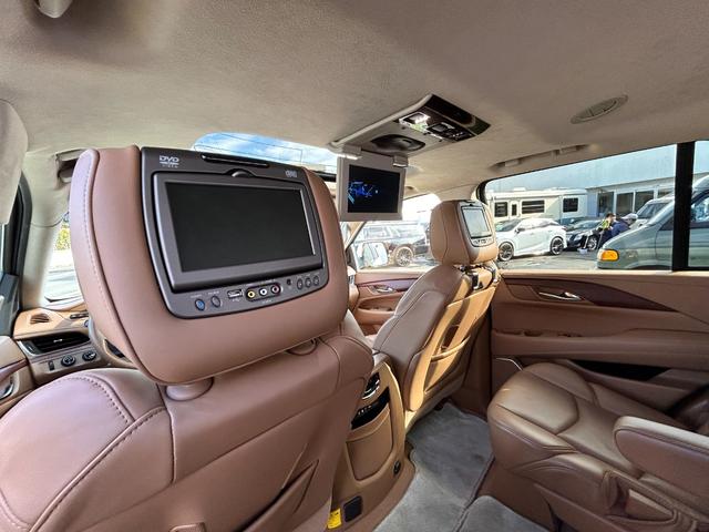 キャデラックエスカレード 　プラチナム　正規ディーラー車　アダクティブクルーズ　マグネティックライドコントロース　ナビ　地デジ　バック＆フロント＆全周囲カメラ　アップルカープレイ　ヘッドレスト＆フリップダウンモニター電動ステップ（26枚目）