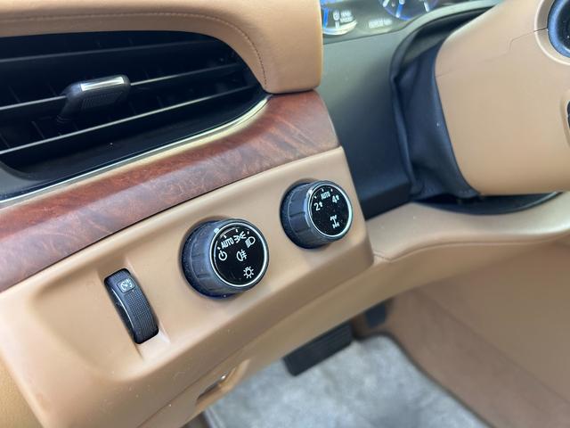 キャデラックエスカレード 　プラチナム　正規ディーラー車　アダクティブクルーズ　マグネティックライドコントロース　ナビ　地デジ　バック＆フロント＆全周囲カメラ　アップルカープレイ　ヘッドレスト＆フリップダウンモニター電動ステップ（27枚目）
