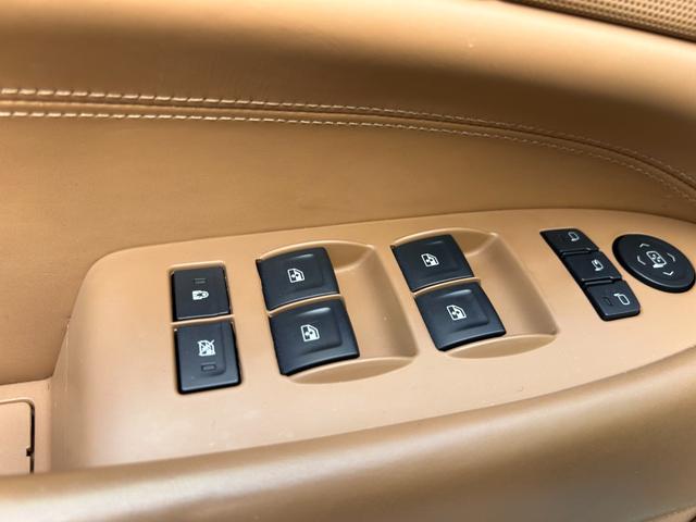 キャデラックエスカレード 　プラチナム　正規ディーラー車　アダクティブクルーズ　マグネティックライドコントロース　ナビ　地デジ　バック＆フロント＆全周囲カメラ　アップルカープレイ　ヘッドレスト＆フリップダウンモニター電動ステップ（28枚目）