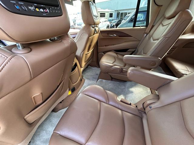 キャデラックエスカレード 　プラチナム　正規ディーラー車　アダクティブクルーズ　マグネティックライドコントロース　ナビ　地デジ　バック＆フロント＆全周囲カメラ　アップルカープレイ　ヘッドレスト＆フリップダウンモニター電動ステップ（32枚目）