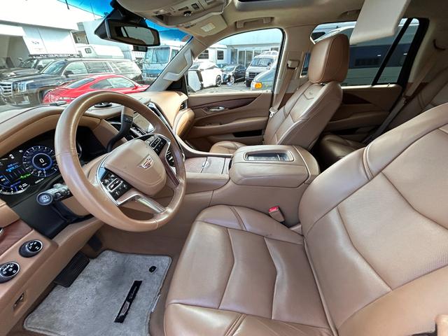 キャデラックエスカレード 　プラチナム　正規ディーラー車　アダクティブクルーズ　マグネティックライドコントロース　ナビ　地デジ　バック＆フロント＆全周囲カメラ　アップルカープレイ　ヘッドレスト＆フリップダウンモニター電動ステップ（33枚目）