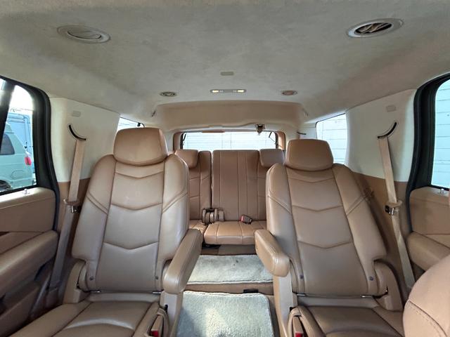 キャデラックエスカレード 　プラチナム　正規ディーラー車　アダクティブクルーズ　マグネティックライドコントロース　ナビ　地デジ　バック＆フロント＆全周囲カメラ　アップルカープレイ　ヘッドレスト＆フリップダウンモニター電動ステップ（34枚目）