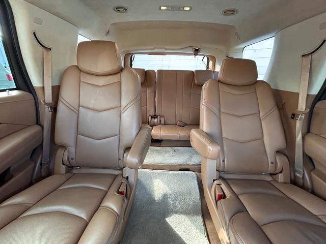 キャデラックエスカレード 　プラチナム　正規ディーラー車　アダクティブクルーズ　マグネティックライドコントロース　ナビ　地デジ　バック＆フロント＆全周囲カメラ　アップルカープレイ　ヘッドレスト＆フリップダウンモニター電動ステップ（35枚目）