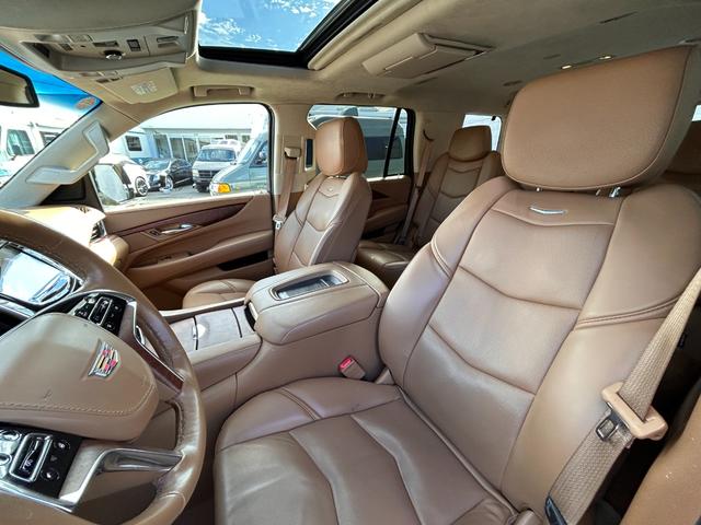 キャデラックエスカレード 　プラチナム　正規ディーラー車　アダクティブクルーズ　マグネティックライドコントロース　ナビ　地デジ　バック＆フロント＆全周囲カメラ　アップルカープレイ　ヘッドレスト＆フリップダウンモニター電動ステップ（36枚目）