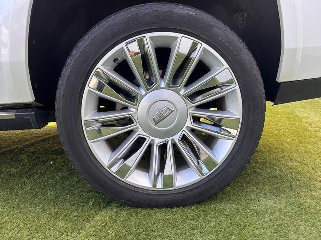 キャデラックエスカレード 　プラチナム　正規ディーラー車　アダクティブクルーズ　マグネティックライドコントロース　ナビ　地デジ　バック＆フロント＆全周囲カメラ　アップルカープレイ　ヘッドレスト＆フリップダウンモニター電動ステップ（39枚目）