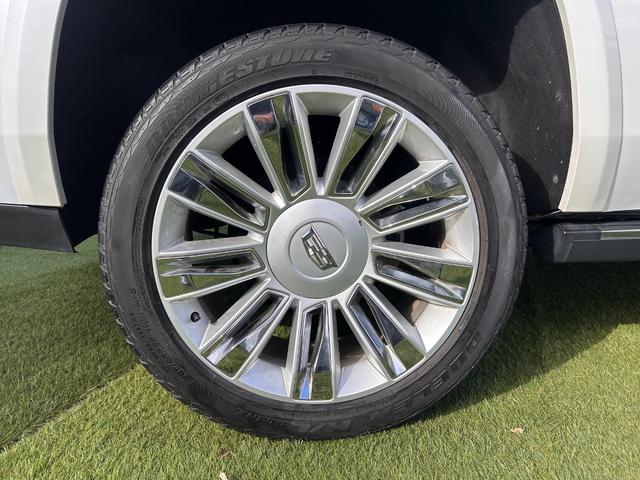 キャデラックエスカレード 　プラチナム　正規ディーラー車　アダクティブクルーズ　マグネティックライドコントロース　ナビ　地デジ　バック＆フロント＆全周囲カメラ　アップルカープレイ　ヘッドレスト＆フリップダウンモニター電動ステップ（40枚目）