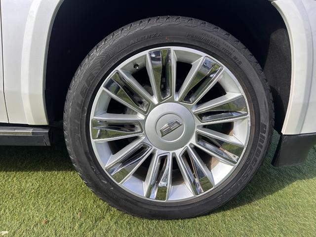 キャデラックエスカレード 　プラチナム　正規ディーラー車　アダクティブクルーズ　マグネティックライドコントロース　ナビ　地デジ　バック＆フロント＆全周囲カメラ　アップルカープレイ　ヘッドレスト＆フリップダウンモニター電動ステップ（41枚目）