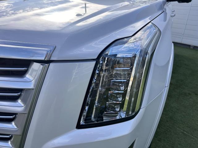 キャデラックエスカレード 　プラチナム　正規ディーラー車　アダクティブクルーズ　マグネティックライドコントロース　ナビ　地デジ　バック＆フロント＆全周囲カメラ　アップルカープレイ　ヘッドレスト＆フリップダウンモニター電動ステップ（43枚目）