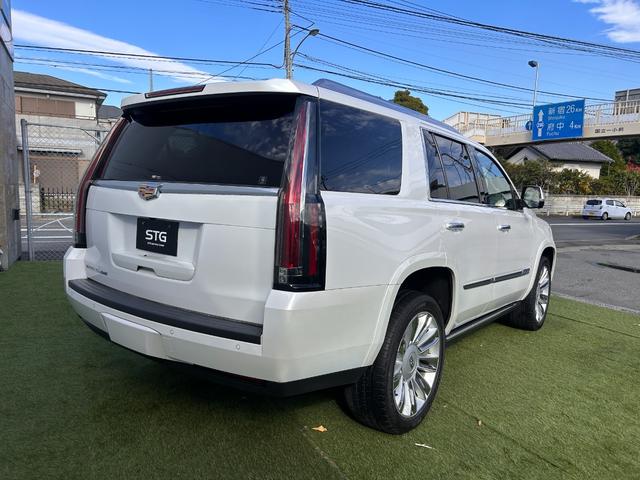 キャデラックエスカレード 　プラチナム　正規ディーラー車　アダクティブクルーズ　マグネティックライドコントロース　ナビ　地デジ　バック＆フロント＆全周囲カメラ　アップルカープレイ　ヘッドレスト＆フリップダウンモニター電動ステップ（54枚目）