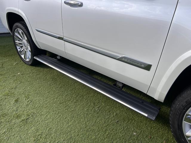 キャデラックエスカレード 　プラチナム　正規ディーラー車　アダクティブクルーズ　マグネティックライドコントロース　ナビ　地デジ　バック＆フロント＆全周囲カメラ　アップルカープレイ　ヘッドレスト＆フリップダウンモニター電動ステップ（55枚目）