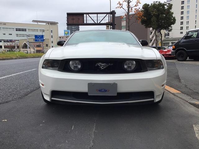 マスタング Ｖ８　ＧＴグラスルーフレッドホット　グラスルーフレッドホット／レッドレザーシート／１９インチＡＷ／ナビ／地デジ／ＥＴＣ／ＨＩＤ／バックカメラ／ディーラー車／Ｖ８／シートヒーター（2枚目）