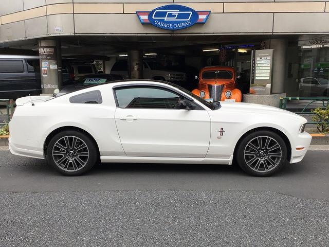 マスタング Ｖ８　ＧＴグラスルーフレッドホット　グラスルーフレッドホット／レッドレザーシート／１９インチＡＷ／ナビ／地デジ／ＥＴＣ／ＨＩＤ／バックカメラ／ディーラー車／Ｖ８／シートヒーター（4枚目）