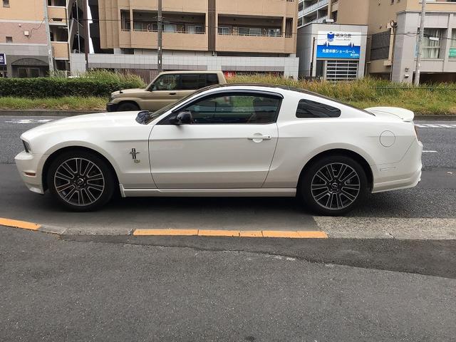 マスタング Ｖ８　ＧＴグラスルーフレッドホット　グラスルーフレッドホット／レッドレザーシート／１９インチＡＷ／ナビ／地デジ／ＥＴＣ／ＨＩＤ／バックカメラ／ディーラー車／Ｖ８／シートヒーター（5枚目）