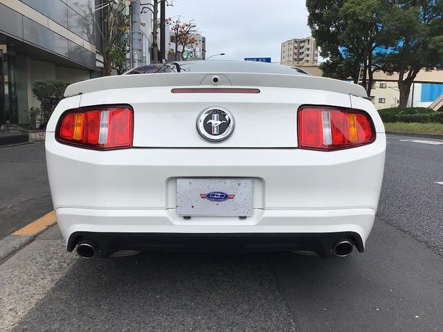 マスタング Ｖ８　ＧＴグラスルーフレッドホット　グラスルーフレッドホット／レッドレザーシート／１９インチＡＷ／ナビ／地デジ／ＥＴＣ／ＨＩＤ／バックカメラ／ディーラー車／Ｖ８／シートヒーター（6枚目）