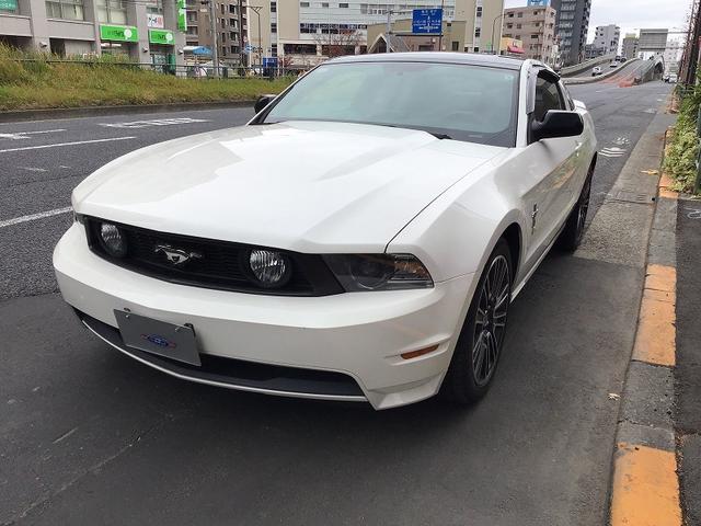 マスタング Ｖ８　ＧＴグラスルーフレッドホット　グラスルーフレッドホット／レッドレザーシート／１９インチＡＷ／ナビ／地デジ／ＥＴＣ／ＨＩＤ／バックカメラ／ディーラー車／Ｖ８／シートヒーター（8枚目）