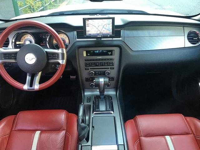 マスタング Ｖ８　ＧＴグラスルーフレッドホット　グラスルーフレッドホット／レッドレザーシート／１９インチＡＷ／ナビ／地デジ／ＥＴＣ／ＨＩＤ／バックカメラ／ディーラー車／Ｖ８／シートヒーター（12枚目）