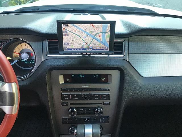 マスタング Ｖ８　ＧＴグラスルーフレッドホット　グラスルーフレッドホット／レッドレザーシート／１９インチＡＷ／ナビ／地デジ／ＥＴＣ／ＨＩＤ／バックカメラ／ディーラー車／Ｖ８／シートヒーター（13枚目）