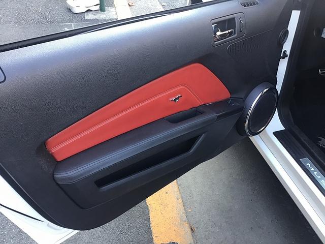 マスタング Ｖ８　ＧＴグラスルーフレッドホット　グラスルーフレッドホット／レッドレザーシート／１９インチＡＷ／ナビ／地デジ／ＥＴＣ／ＨＩＤ／バックカメラ／ディーラー車／Ｖ８／シートヒーター（22枚目）