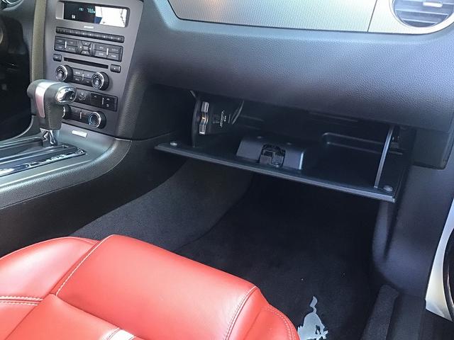 マスタング Ｖ８　ＧＴグラスルーフレッドホット　グラスルーフレッドホット／レッドレザーシート／１９インチＡＷ／ナビ／地デジ／ＥＴＣ／ＨＩＤ／バックカメラ／ディーラー車／Ｖ８／シートヒーター（26枚目）