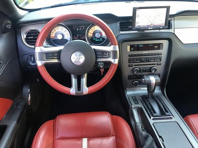 マスタング Ｖ８　ＧＴグラスルーフレッドホット　グラスルーフレッドホット／レッドレザーシート／１９インチＡＷ／ナビ／地デジ／ＥＴＣ／ＨＩＤ／バックカメラ／ディーラー車／Ｖ８／シートヒーター（29枚目）