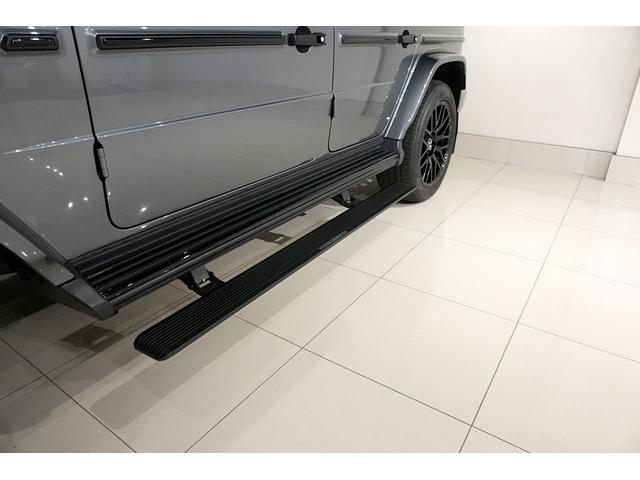 Gクラス G400d AMGライン ダークステルス ラグジュアリーPKG アダプティブダンピング 電動サイドステップ イージークローザー シートヒーター ドラレコ メモリー付パワーシート Burmesterサウンド サンルーフ(9枚目)