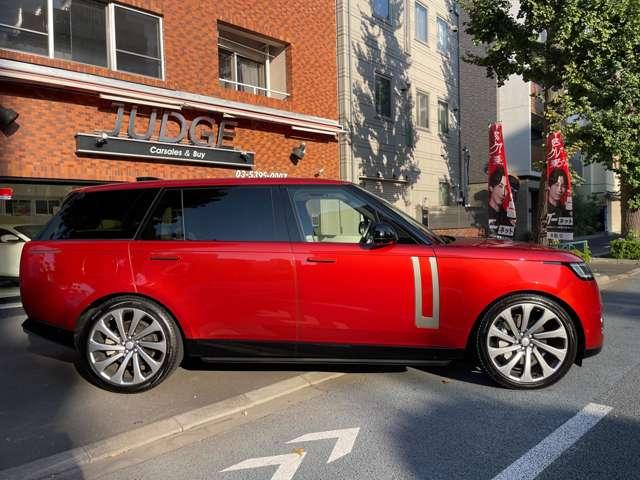 レンジローバー ＨＳＥ　Ｐ５３０　ロングホイールベース　アダプティブクルーズコントロールレーンキープアシストパーキングアシストサンルーフ・ガラスルーフアルミエアサスペンション電動リアゲートワンオーナー記録簿（7枚目）