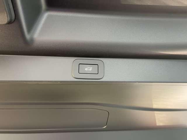 レンジローバー ＨＳＥ　Ｐ５３０　ロングホイールベース　アダプティブクルーズコントロールレーンキープアシストパーキングアシストサンルーフ・ガラスルーフアルミエアサスペンション電動リアゲートワンオーナー記録簿（26枚目）