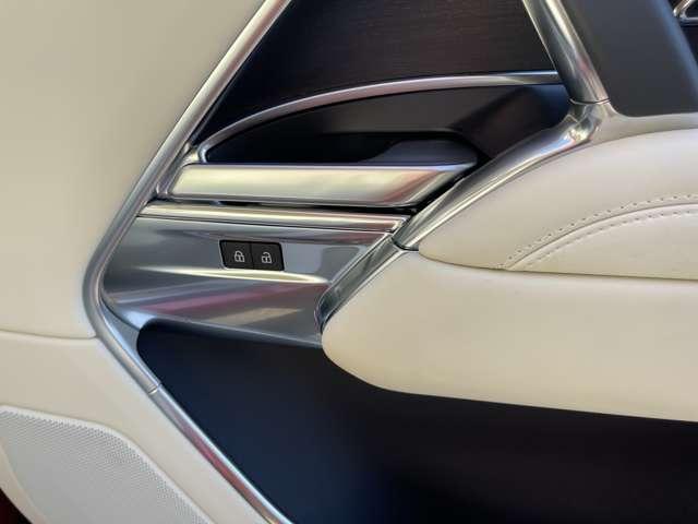 レンジローバー ＨＳＥ　Ｐ５３０　ロングホイールベース　アダプティブクルーズコントロールレーンキープアシストパーキングアシストサンルーフ・ガラスルーフアルミエアサスペンション電動リアゲートワンオーナー記録簿（34枚目）