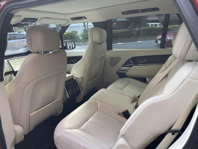 レンジローバー ＨＳＥ　Ｐ５３０　ロングホイールベース　アダプティブクルーズコントロールレーンキープアシストパーキングアシストサンルーフ・ガラスルーフアルミエアサスペンション電動リアゲートワンオーナー記録簿（51枚目）