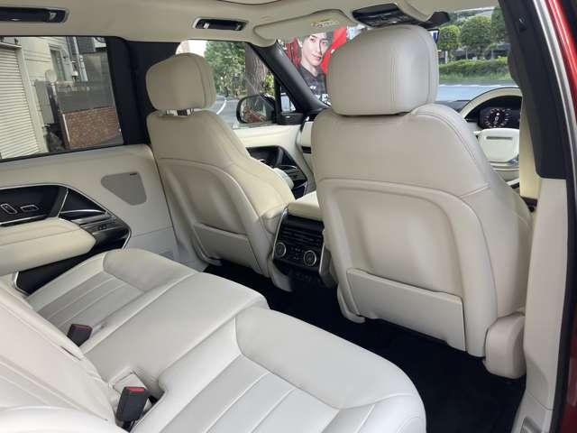 レンジローバー ＨＳＥ　Ｐ５３０　ロングホイールベース　アダプティブクルーズコントロールレーンキープアシストパーキングアシストサンルーフ・ガラスルーフアルミエアサスペンション電動リアゲートワンオーナー記録簿（56枚目）