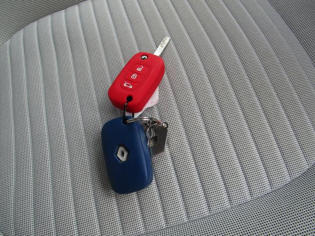 トゥインゴ サンクS 5Fマニュアル FULL装備 Bluetooth付純正オーディオ ドライブレコ バックソナー ETC 16incAW(22枚目)