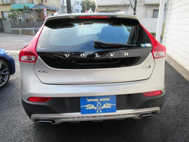 Ｖ４０ クロスカントリー　Ｔ５　ＡＷＤ　モメンタム　ツートンシート　地デジ　ＡＣＣ　ＢＬＩＳ　ＬＥＤヘッドライト（10枚目）