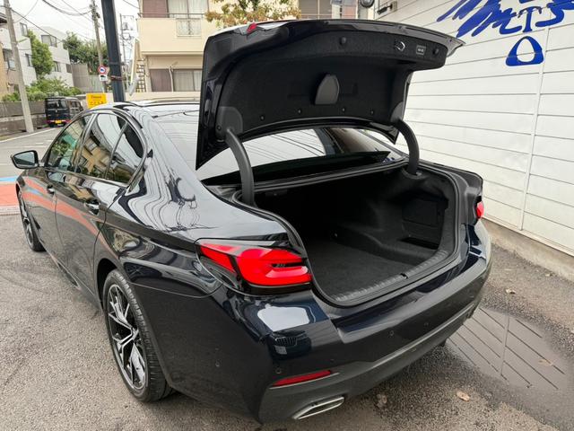 ５シリーズ ５２３ｄ　ｘＤｒｉｖｅ　Ｍスポーツ　後期　黒革　イノベーションパッケージ　レーザーライト（32枚目）
