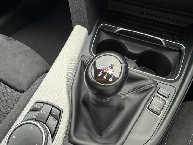 ３シリーズ ３２０ｉ　Ｍスポーツ　ＭＴマニュアル車　後期　ファストトラックパッケージ　１９ＡＷ　青ブレーキ（4枚目）