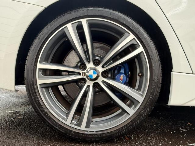 ３シリーズ ３２０ｉ　Ｍスポーツ　ＭＴマニュアル車　後期　ファストトラックパッケージ　１９ＡＷ　青ブレーキ（14枚目）