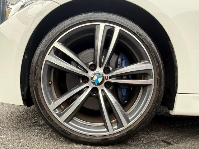 ３シリーズ ３２０ｉ　Ｍスポーツ　ＭＴマニュアル車　後期　ファストトラックパッケージ　１９ＡＷ　青ブレーキ（15枚目）