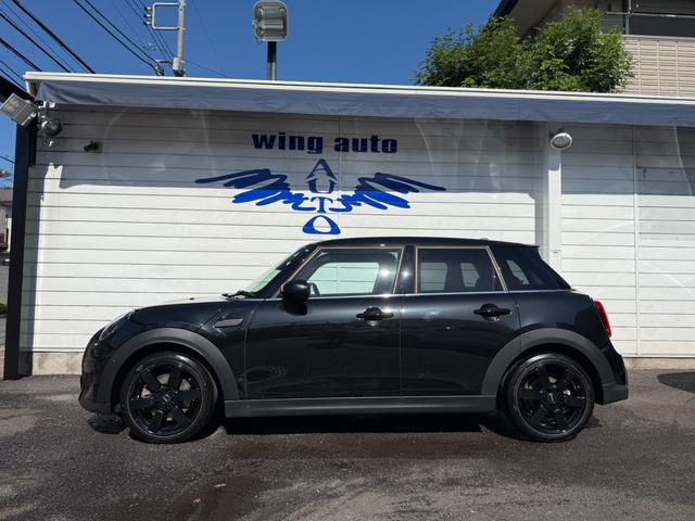 ＭＩＮＩ クーパーＳ　クラシック・トリム　オールブラック　黒革　黒ルーフ　黒エンブレム＆リング　黒ホイール（4枚目）