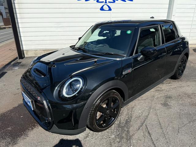 ＭＩＮＩ クーパーＳ　クラシック・トリム　オールブラック　黒革　黒ルーフ　黒エンブレム＆リング　黒ホイール（7枚目）