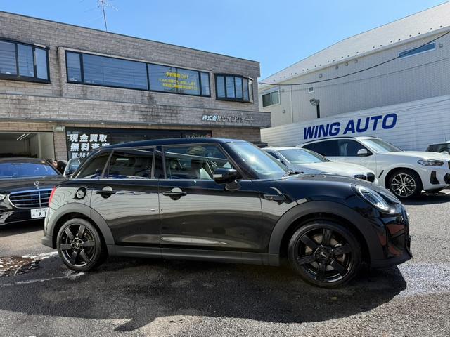 ＭＩＮＩ クーパーＳ　クラシック・トリム　オールブラック　黒革　黒ルーフ　黒エンブレム＆リング　黒ホイール（10枚目）