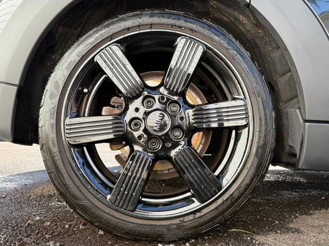 ＭＩＮＩ クーパーＳ　クラシック・トリム　オールブラック　黒革　黒ルーフ　黒エンブレム＆リング　黒ホイール（14枚目）