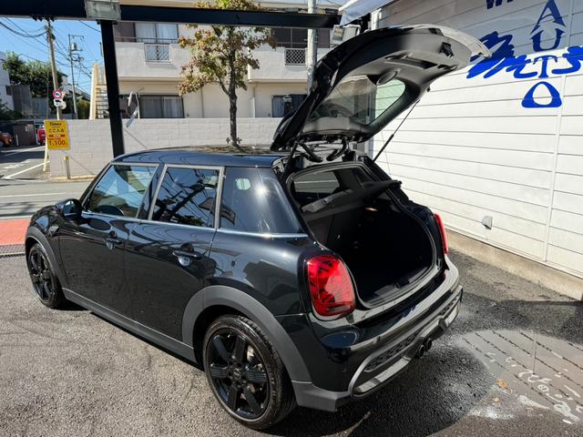 ＭＩＮＩ クーパーＳ　クラシック・トリム　オールブラック　黒革　黒ルーフ　黒エンブレム＆リング　黒ホイール（31枚目）