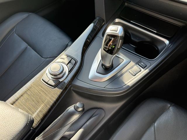 ３シリーズ ３２０ｉラグジュアリー　黒革　車検令和９年９月（18枚目）