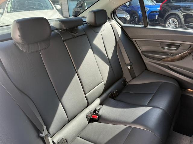 ３シリーズ ３２０ｉラグジュアリー　黒革　車検令和９年９月（21枚目）