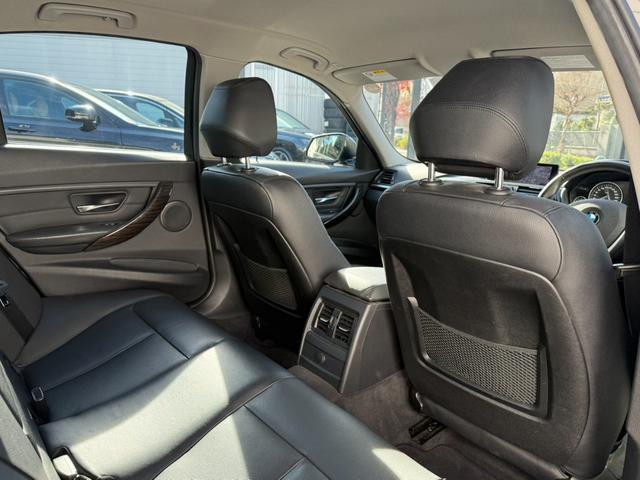 ３シリーズ ３２０ｉラグジュアリー　黒革　車検令和９年９月（24枚目）