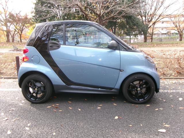 スマートフォーツークーペ ｍｈｄプラス　ＢＲＡＢＵＳ純正ブラックヘッドライト　デイライト　ＬＥＤバルブ　ナビＴＶ（2枚目）