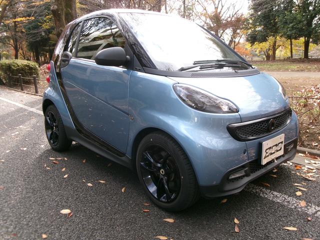 スマートフォーツークーペ ｍｈｄプラス　ＢＲＡＢＵＳ純正ブラックヘッドライト　デイライト　ＬＥＤバルブ　ナビＴＶ（3枚目）